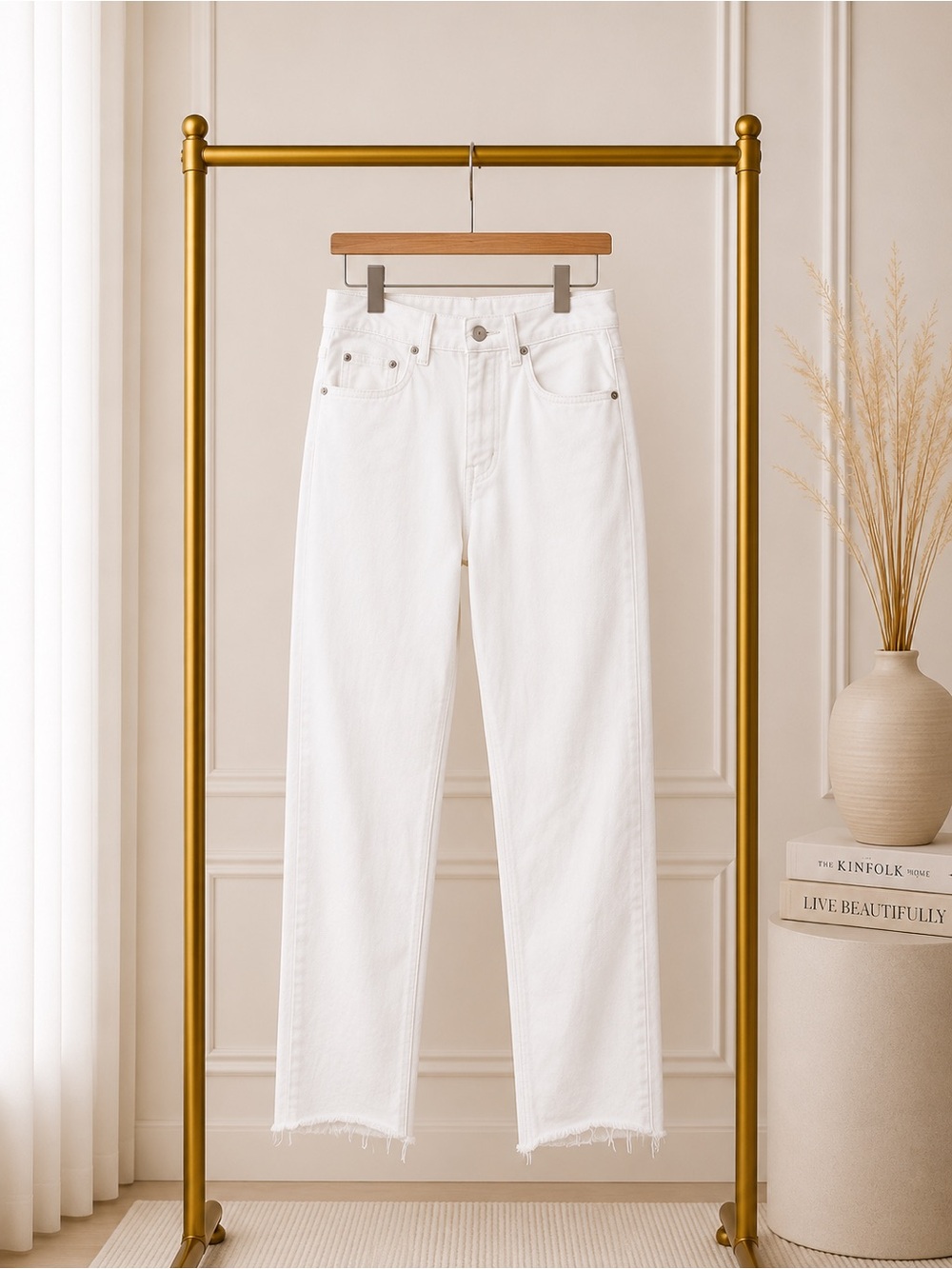 🔴 Levi’s White Straight Leg Jeans - Classic Clean Style